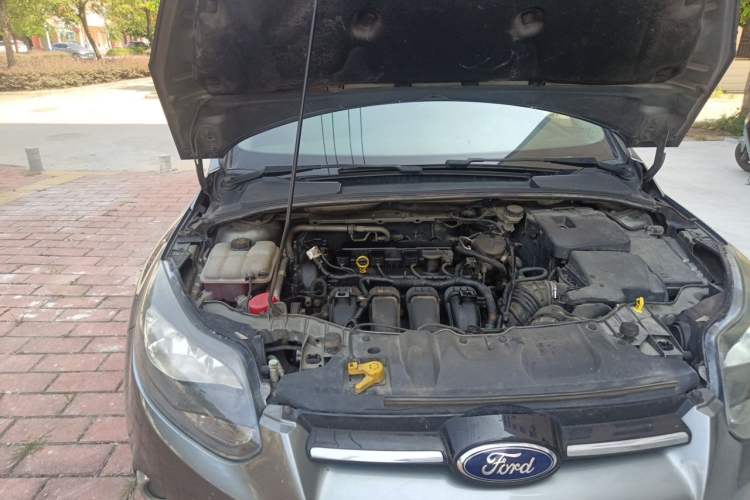 Used Ford Focus 2012 Hatchback 2.0L Automatic Luxury Sport Model Engine Bay Right