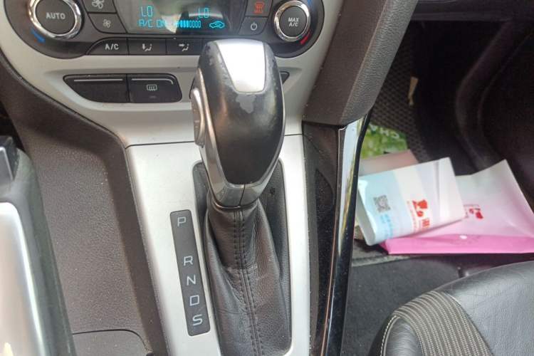 Used Ford Focus 2012 Hatchback 2.0L Automatic Luxury Sport Model Gear Lever