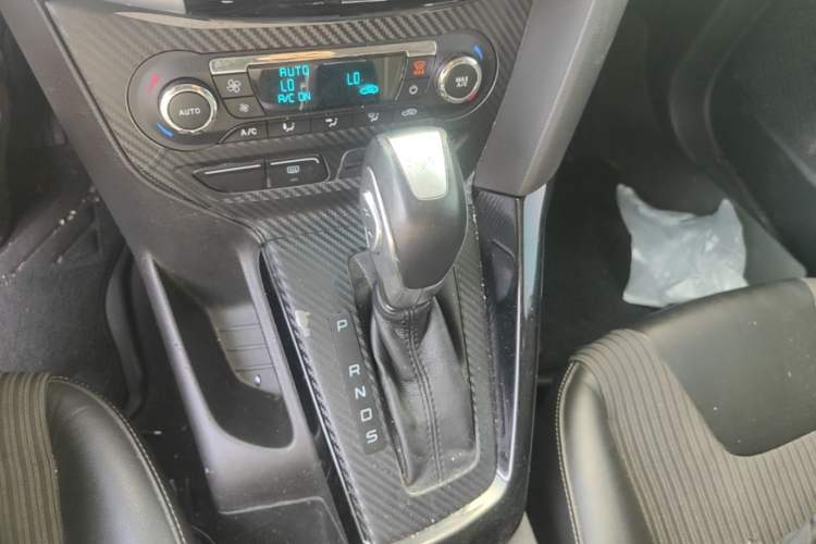 Used Ford Focus 2012 Hatchback 1.6L Automatic Fashion Edition Gear Lever
