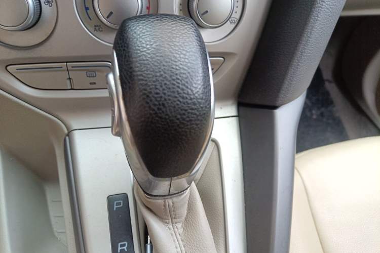Used Ford Focus 2012 Sedan 1.6L Automatic Comfort Model Gear Lever