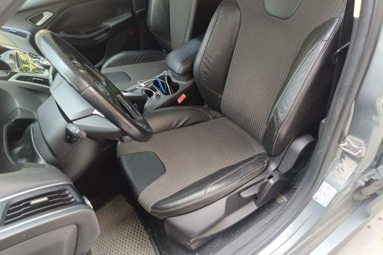 Used Ford Focus 2012 Hatchback 2.0L Automatic Luxury Sport Model Left Front Seat
