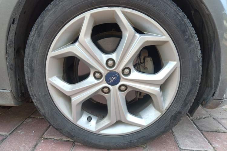 Used Ford Focus 2012 Hatchback 2.0L Automatic Luxury Sport Model Right Front Wheel Hub