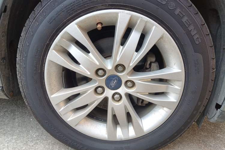 Used Ford Focus 2012 Sedan 1.6L Automatic Comfort Model Right Front Wheel Hub