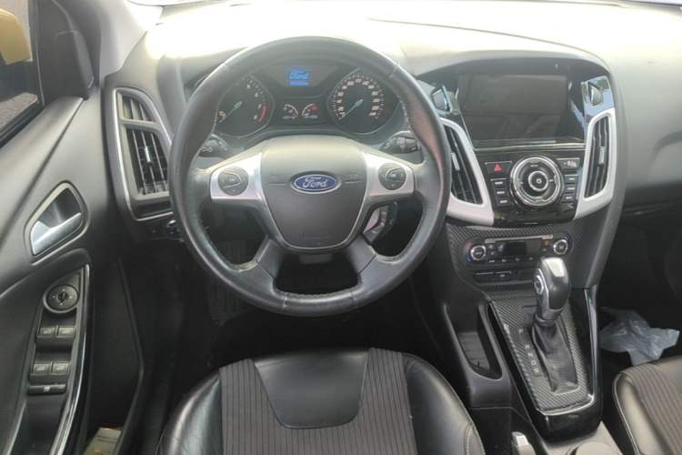 Used Ford Focus 2012 Hatchback 1.6L Automatic Fashion Edition Steering Wheel