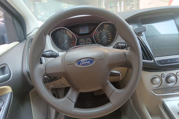 Used Ford Focus 2012 Sedan 1.6L Automatic Comfort Model Steering Wheel