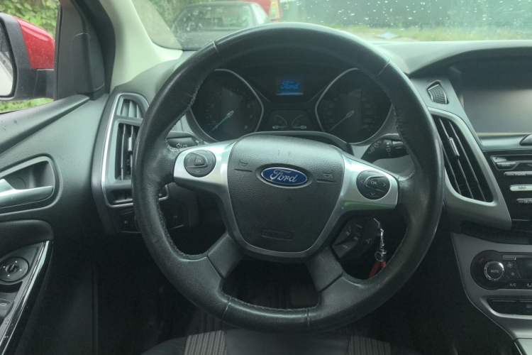 Used Ford Focus 2012 Hatchback 1.6L Automatic Fashion Edition Steering Wheel