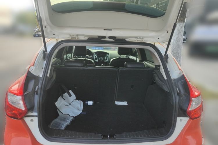 Used Ford Focus 2012 Hatchback 1.6L Automatic Fashion Edition Trunk