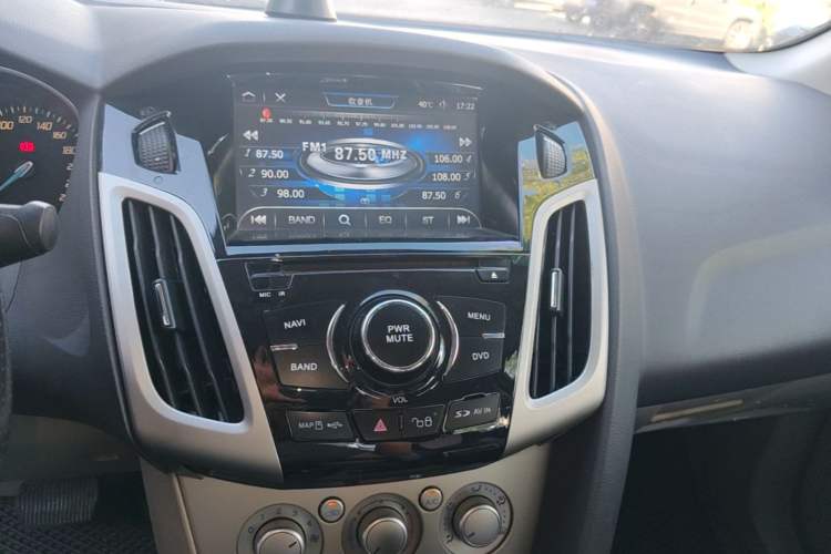 Used Ford Focus 2012 Sedan 1.6L Automatic Comfort Model Audio And AC Panel