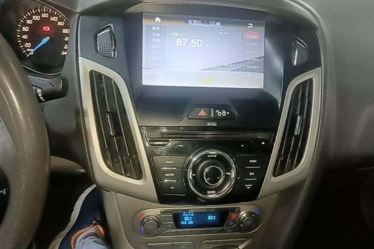 Used Ford Focus 2012 Sedan 1.6L Automatic Fashion Edition Audio And AC Panel