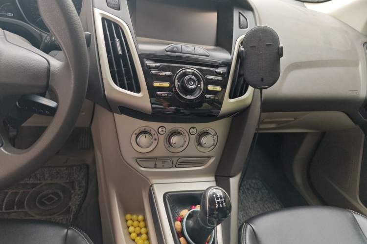 Used Ford Focus 2012 Sedan 1.6L Manual Comfort Model Audio And AC Panel