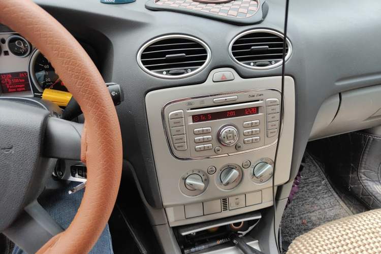 Used Ford Focus 2012 Hatchback Classic 1.8L Manual Base Model Audio And AC Panel