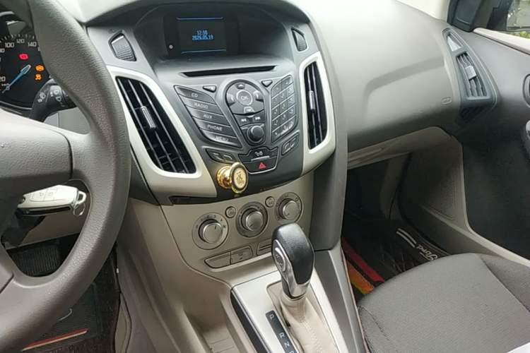 Used Ford Focus 2012 Sedan 1.6L Automatic Comfort Model Audio And AC Panel