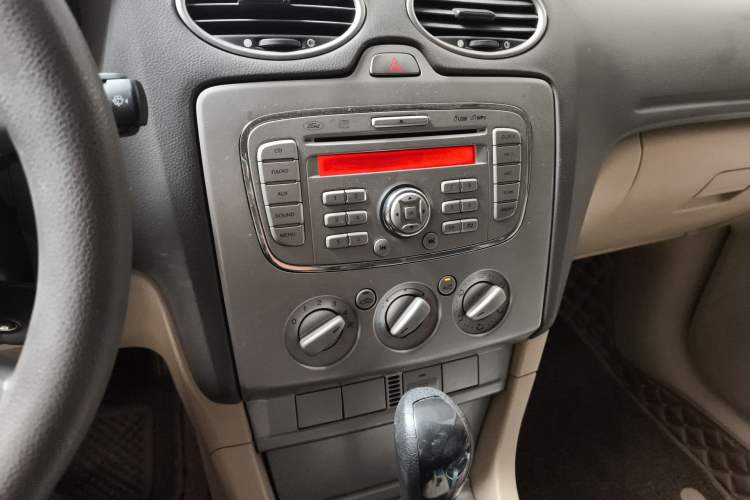 Used Ford Focus 2012 Sedan Classic 1.8L Automatic Base Model Audio And AC Panel
