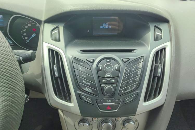 Used Ford Focus 2012 Sedan 1.6L Automatic Comfort Model Audio And AC Panel