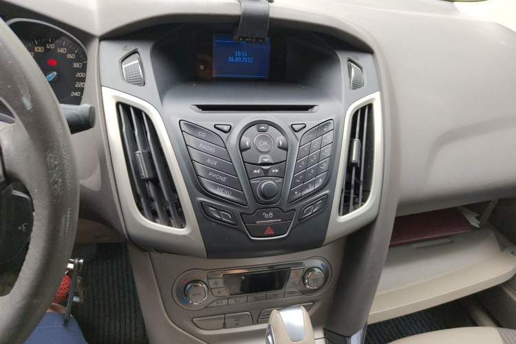 Used Ford Focus 2012 Sedan 1.6L Automatic Fashion Edition Audio And AC Panel