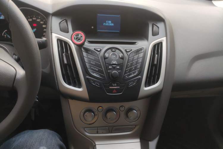 Used Ford Focus 2012 Sedan 1.6L Manual Comfort Model Audio And AC Panel