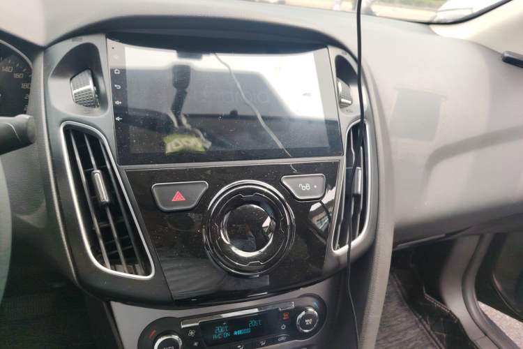 Used Ford Focus 2012 Sedan 1.6L Automatic Fashion Edition Audio And AC Panel