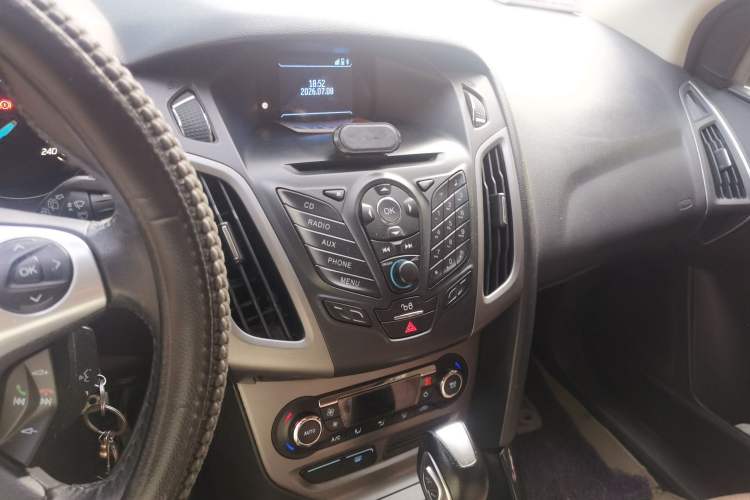 Used Ford Focus 2012 Hatchback 1.6L Automatic Fashion Edition Audio And AC Panel