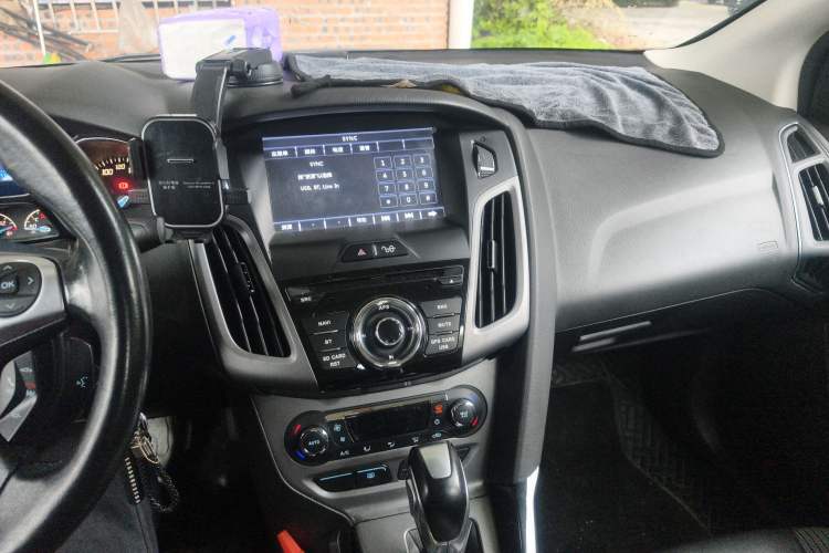 Used Ford Focus 2012 Sedan 1.6L Automatic Fashion Edition Audio And AC Panel