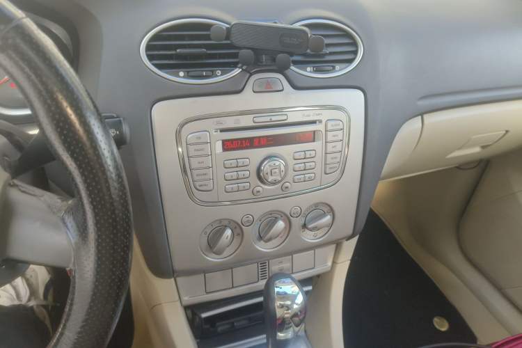 Used Ford Focus 2012 Hatchback Classic 1.8L Automatic Fashion Edition Audio And AC Panel