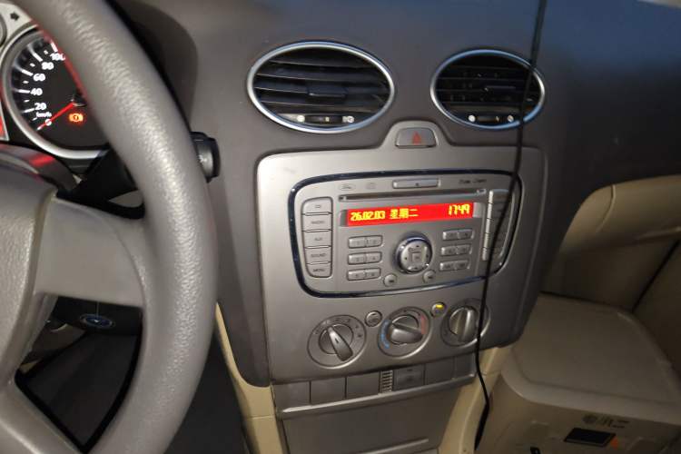 Used Ford Focus 2012 Sedan Classic 1.8L Manual Base Model Audio And AC Panel