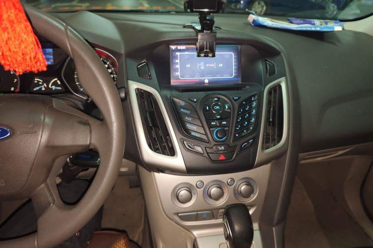 Used Ford Focus 2012 Sedan 1.6L Automatic Comfort Model Audio And AC Panel