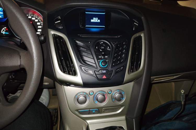 Used Ford Focus 2012 Sedan 1.6L Manual Comfort Model Audio And AC Panel