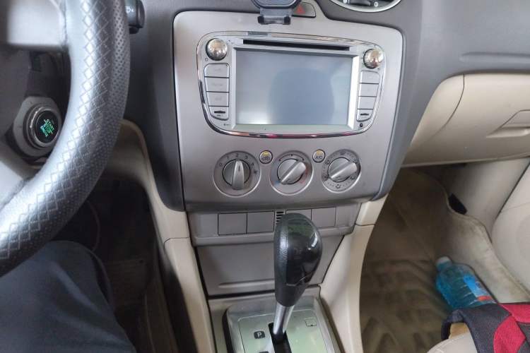 Used Ford Focus 2012 Sedan Classic 1.8L Automatic Fashion Edition Audio And AC Panel