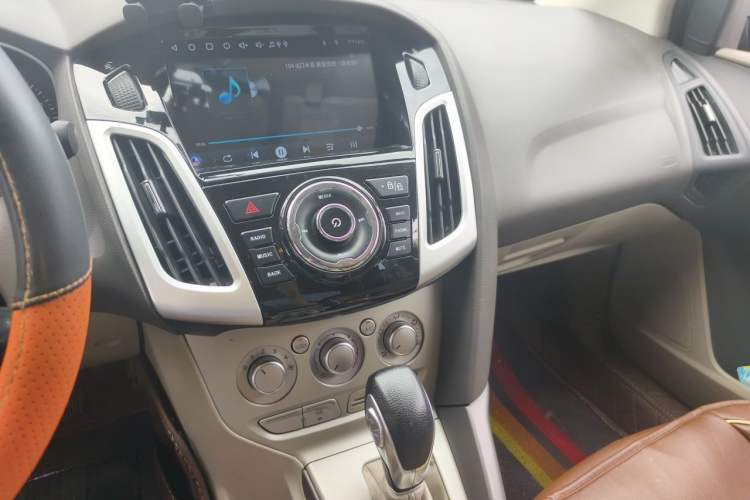 Used Ford Focus 2012 Sedan 1.6L Automatic Comfort Model Audio And AC Panel