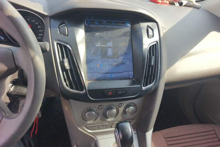 Used Ford Focus 2012 Sedan 1.6L Automatic Comfort Model Audio And AC Panel