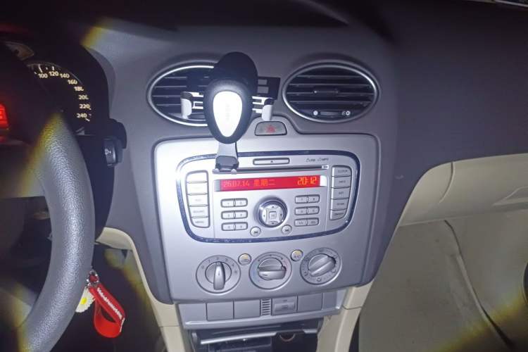 Used Ford Focus 2012 Sedan Classic 1.8L Manual Fashion Edition Audio And AC Panel