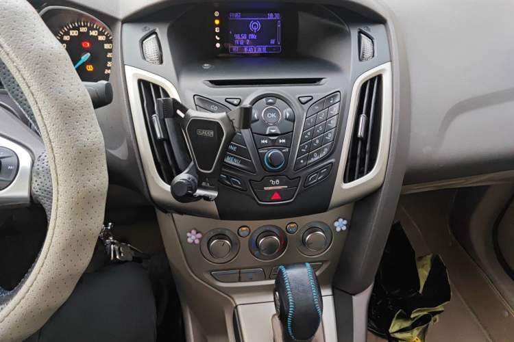 Used Ford Focus 2012 Sedan 1.6L Automatic Comfort Model Audio And AC Panel