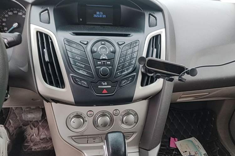 Used Ford Focus 2012 Sedan 1.6L Automatic Comfort Model Audio And AC Panel