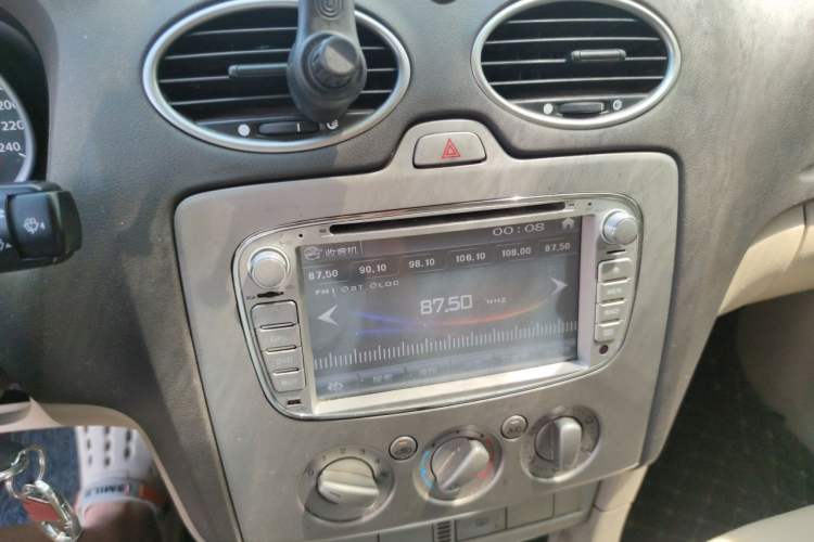 Used Ford Focus 2012 Hatchback Classic 1.8L Automatic Fashion Edition Audio And AC Panel