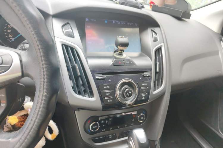 Used Ford Focus 2012 Hatchback 1.6L Automatic Fashion Edition Audio And AC Panel