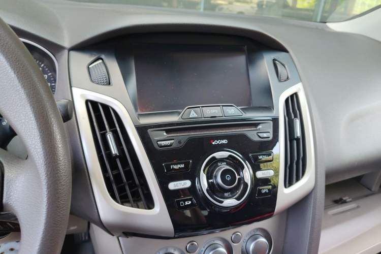 Used Ford Focus 2012 Sedan 1.6L Automatic Comfort Model Audio And AC Panel
