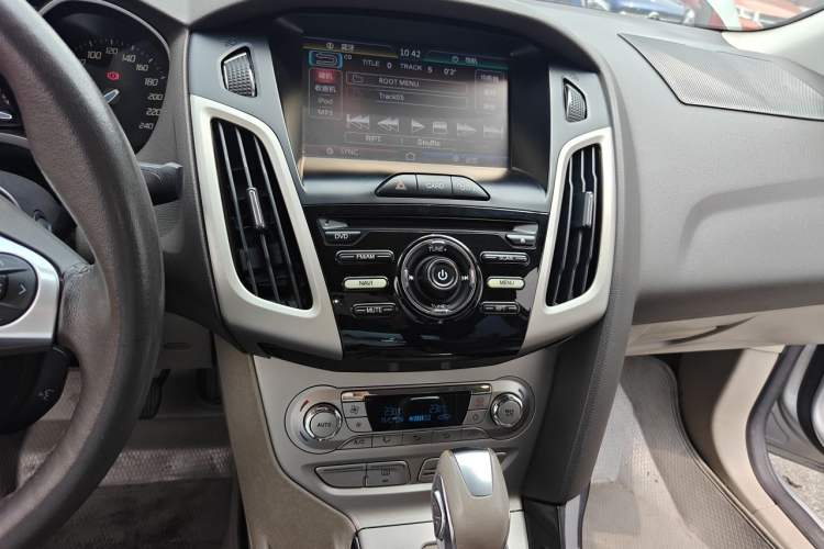 Used Ford Focus 2012 Sedan 1.6L Automatic Fashion Edition Audio And AC Panel
