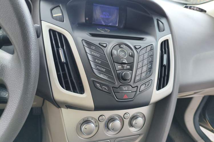 Used Ford Focus 2012 Sedan 1.6L Manual Comfort Model Audio And AC Panel
