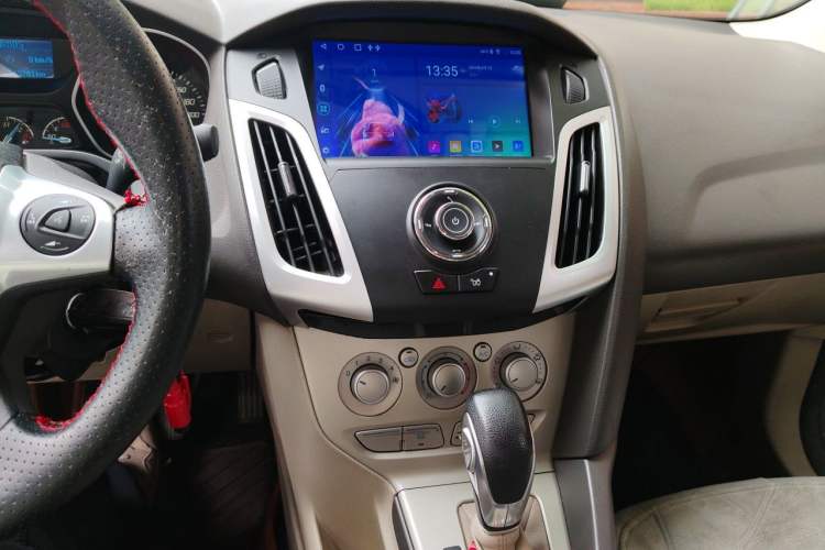 Used Ford Focus 2012 Sedan 1.6L Automatic Comfort Model Audio And AC Panel
