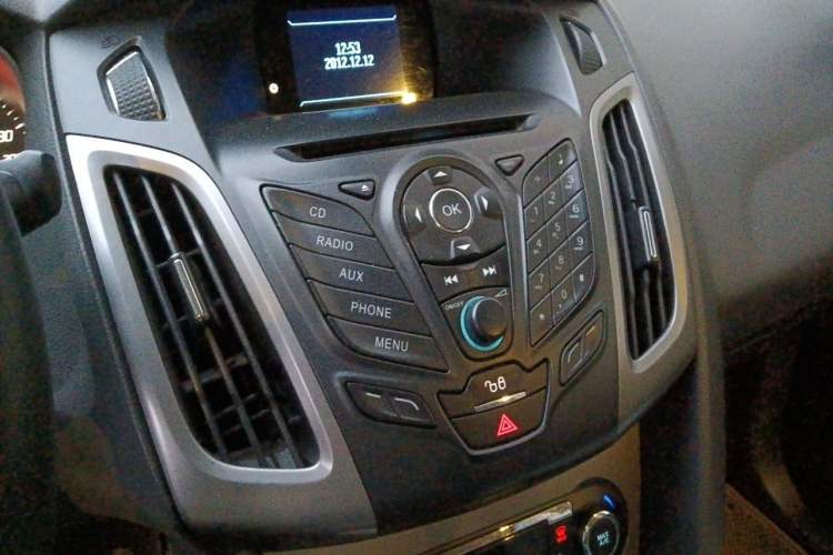 Used Ford Focus 2012 Sedan 1.6L Automatic Fashion Edition Audio And AC Panel
