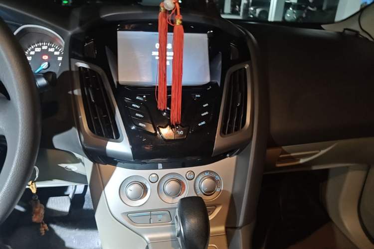 Used Ford Focus 2012 Sedan 1.6L Automatic Comfort Model Audio And AC Panel