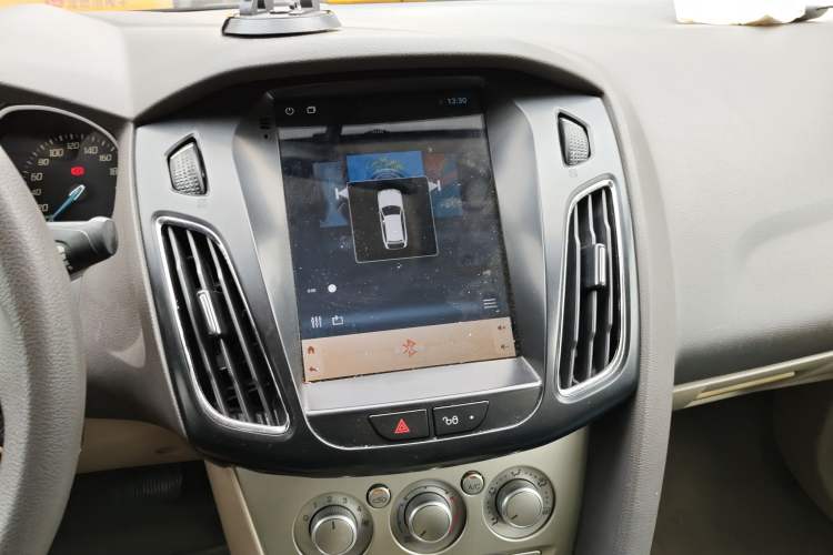 Used Ford Focus 2012 Sedan 1.6L Automatic Comfort Model Audio And AC Panel