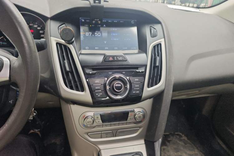 Used Ford Focus 2012 Sedan 1.6L Manual Fashion Edition Audio And AC Panel