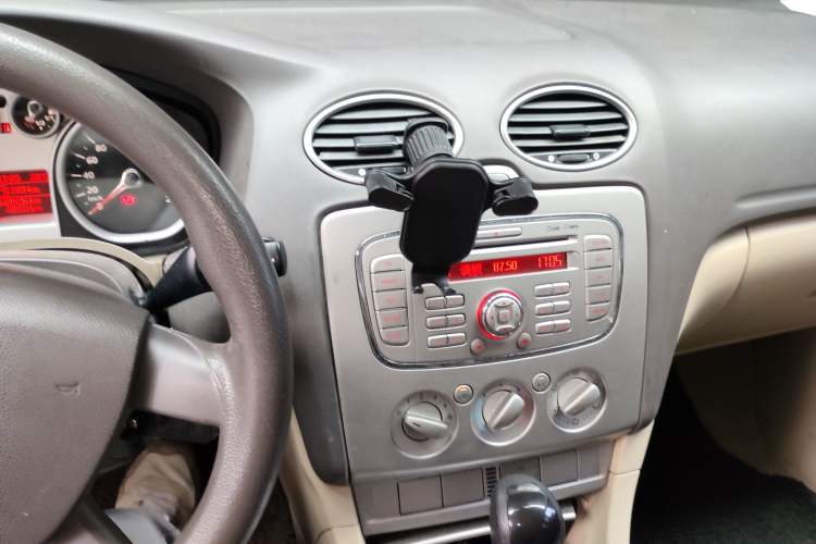 Used Ford Focus 2012 Sedan Classic 1.8L Automatic Fashion Edition Audio And AC Panel