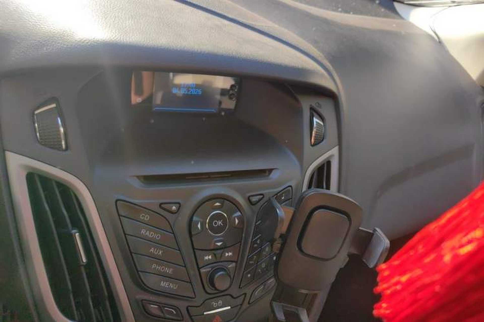 Used Ford Focus 2012 Sedan 1.6L Automatic Fashion Edition Audio And AC Panel