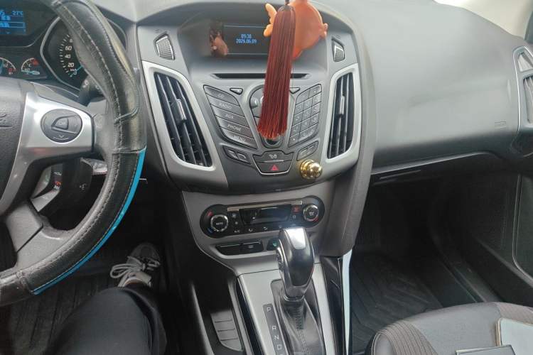 Used Ford Focus 2012 Sedan 1.6L Automatic Fashion Edition Audio And AC Panel