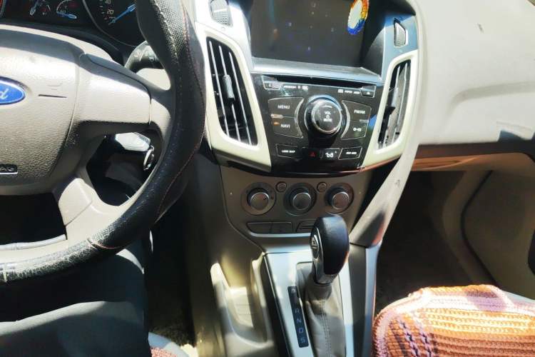 Used Ford Focus 2012 Sedan 1.6L Automatic Comfort Model Audio And AC Panel