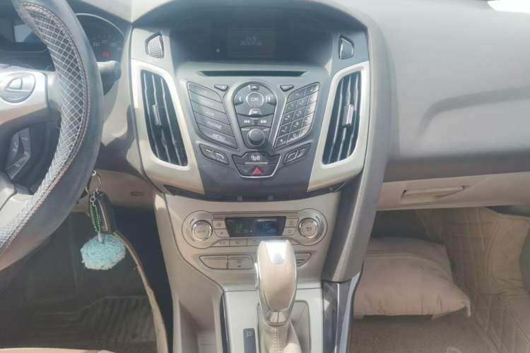 Used Ford Focus 2012 Sedan 1.6L Automatic Fashion Edition Audio And AC Panel