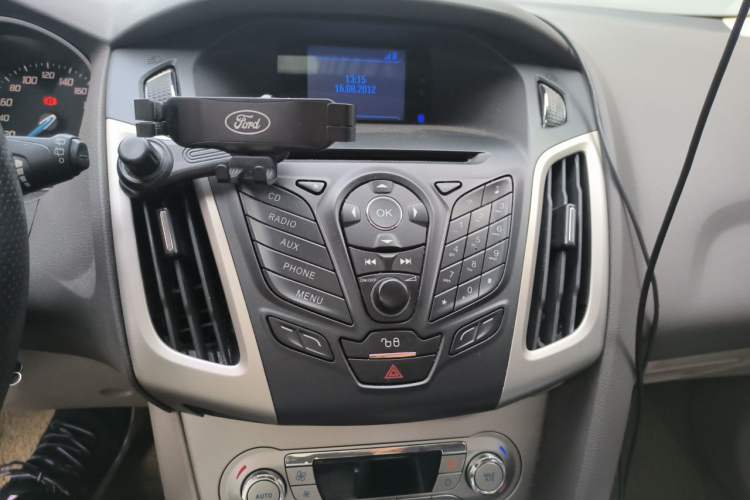 Used Ford Focus 2012 Hatchback 1.6L Automatic Fashion Edition Audio And AC Panel