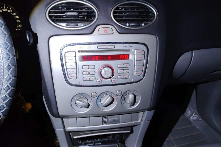 Used Ford Focus 2012 Hatchback Classic 1.8L Manual Base Model Audio And AC Panel